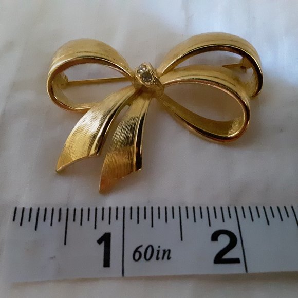 Vintage Avon Gold Tone Rhinestone Ribbon Pin Brooch - Picture 5 of 6